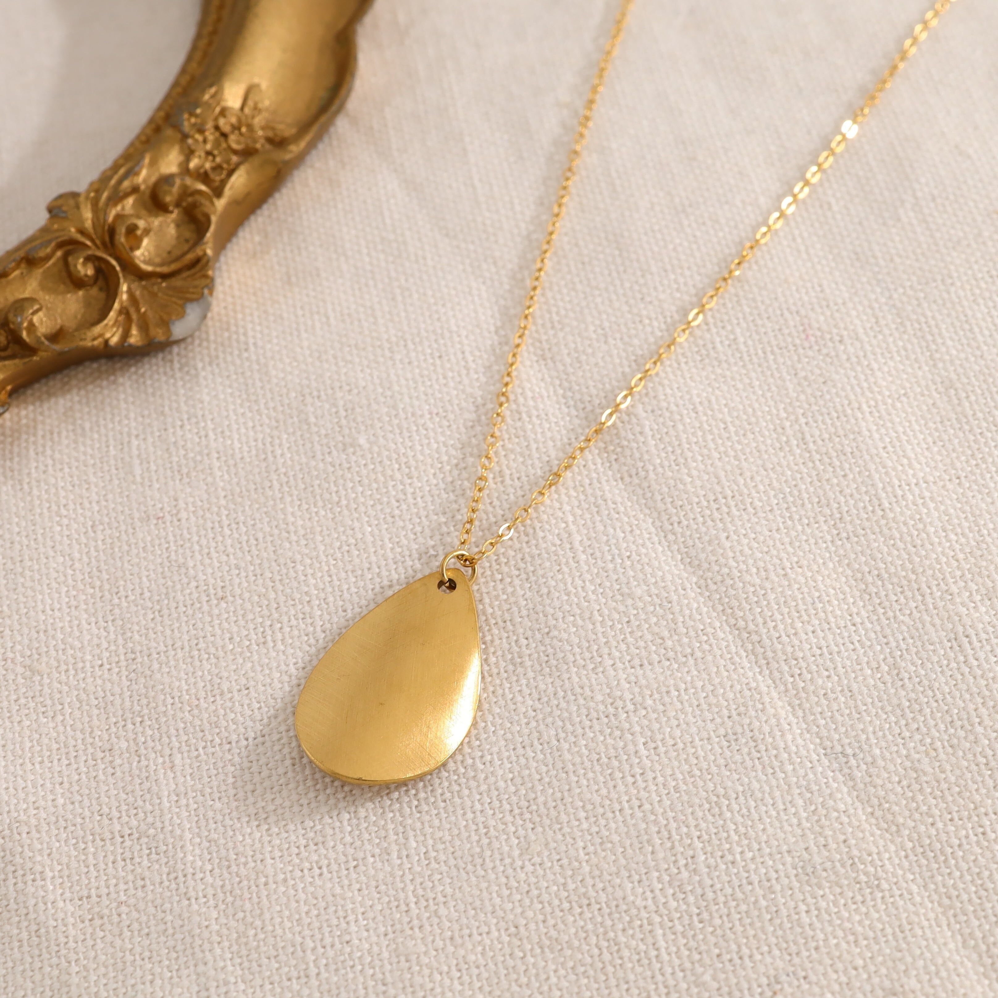 Collana con ciondolo a catena in oro spazzolato