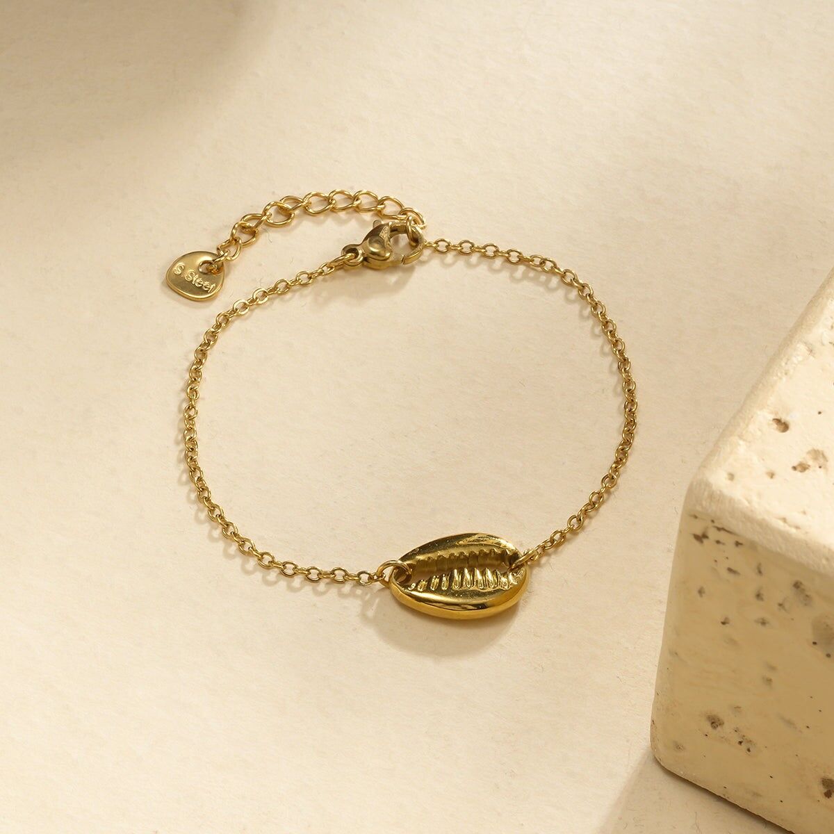 Bracciale a catena in conchiglia d'oro