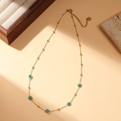 Conjunto de 6 collares de flores de colores en exhibición