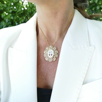 Collar Vida bañado en oro con circonitas y nácar