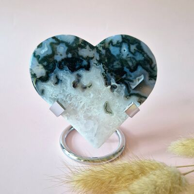 Piedra preciosa: Ágata musgosa drusa en forma de corazón sobre soporte de metal – n.° 80 (138 gramos)