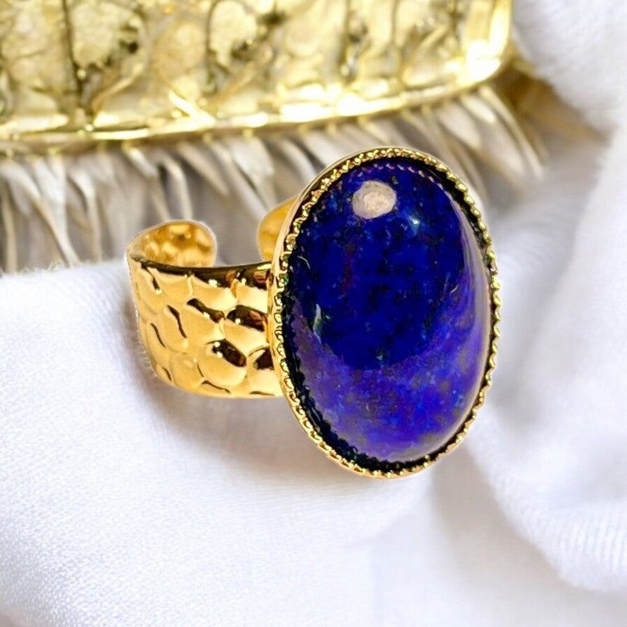 Anello “LILOU” in oro pregiato realizzato con pietra lapislazzuli