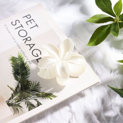 Pinza para el pelo con flor blanca perlada - ⌀8 cm