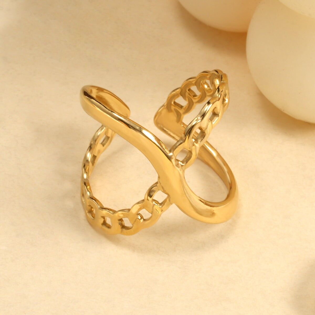 Anello regolabile in oro con catena e linea a croce