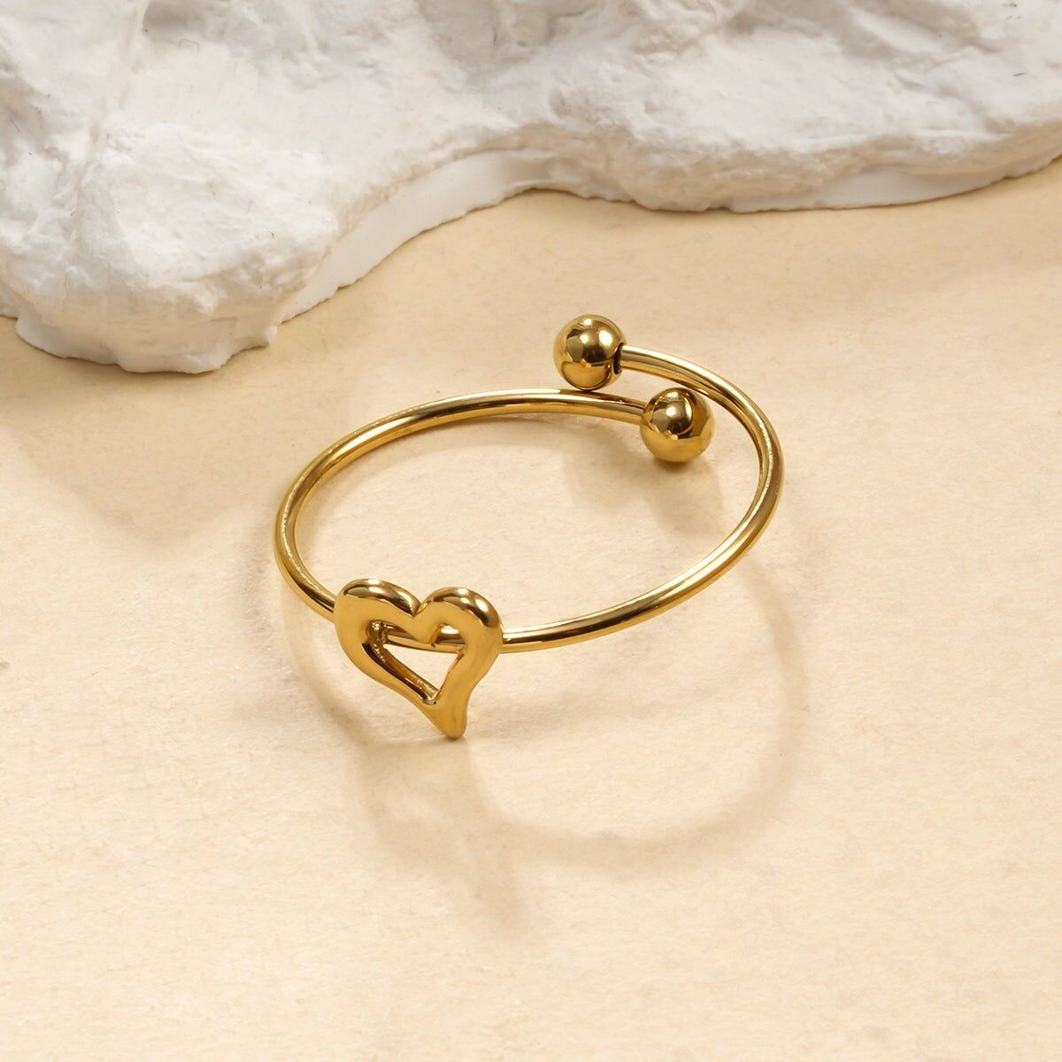 Anello sottile regolabile a forma di cuore aperto in oro