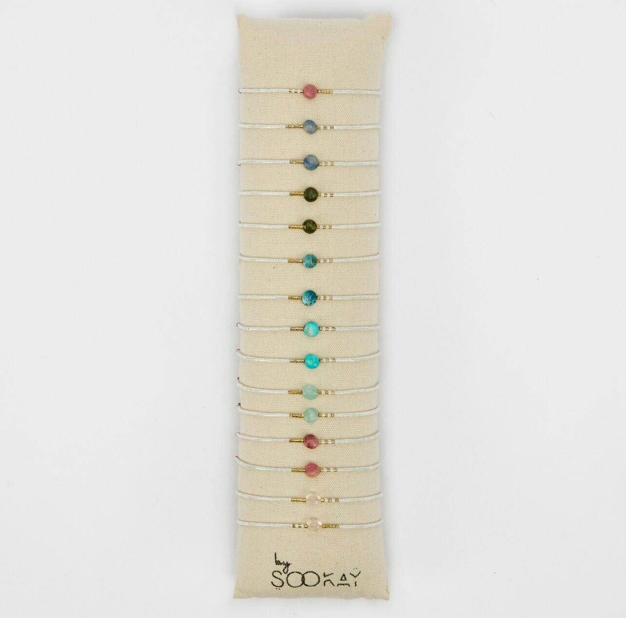 Bracciale con pietra rotonda sfaccettata e perle giapponesi bianche luminose