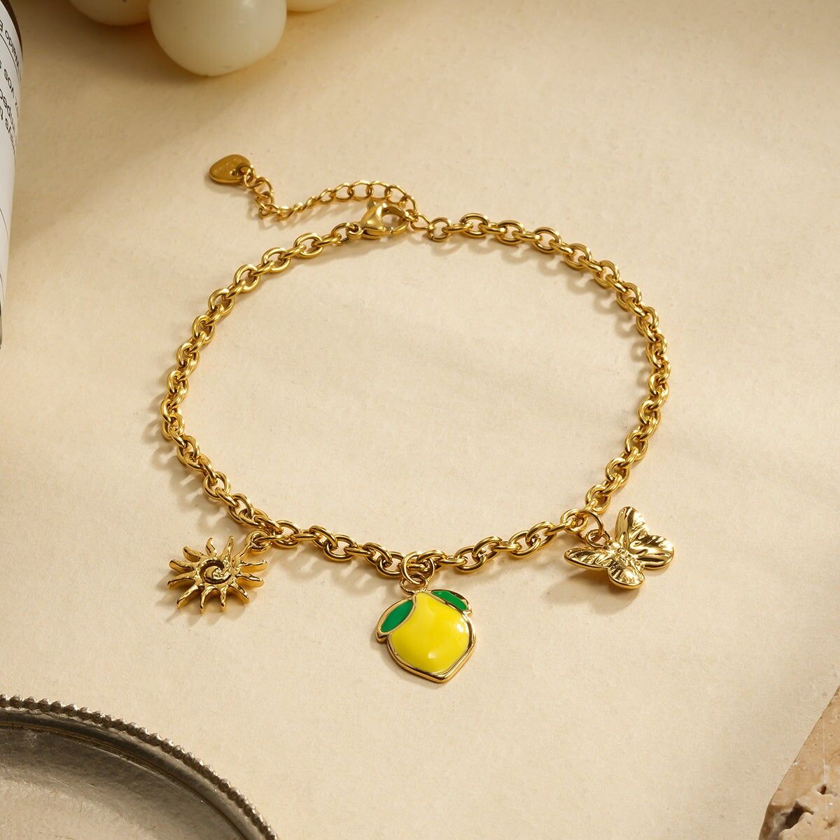 Cavigliera con triplo ciondolo a forma di limone e farfalla