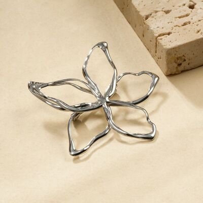 Fine silver flower brooch