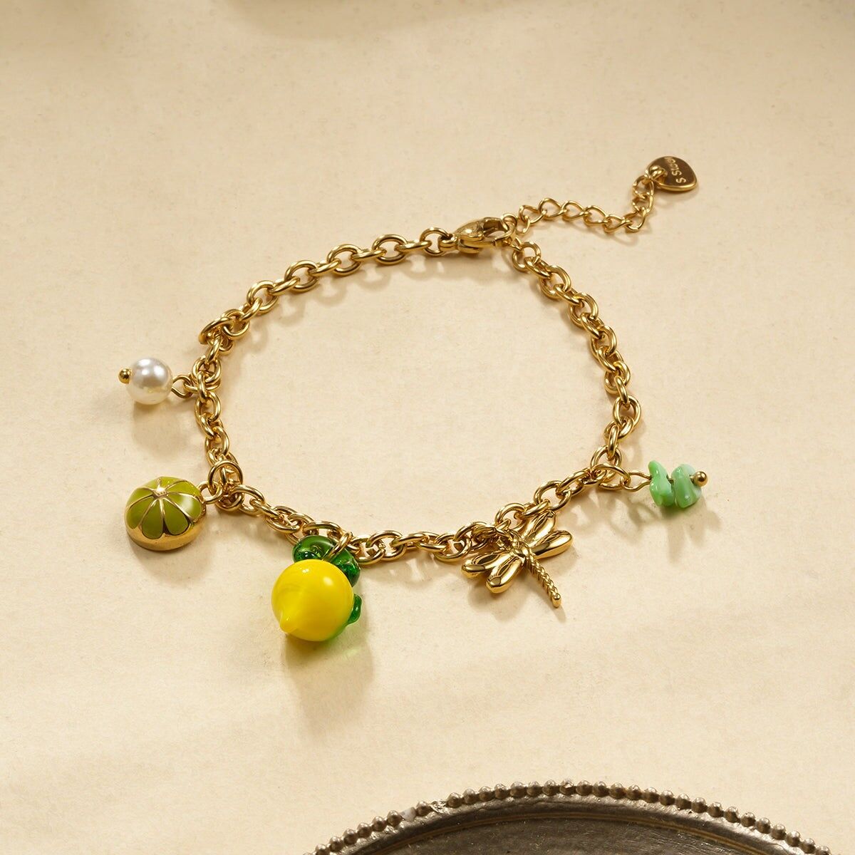 Bracciale a catena in oro con ciondoli giallo limone