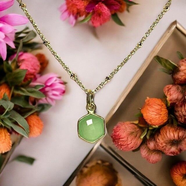 Pendente "CARLA", oro zecchino, pietra di Calcedonio blu