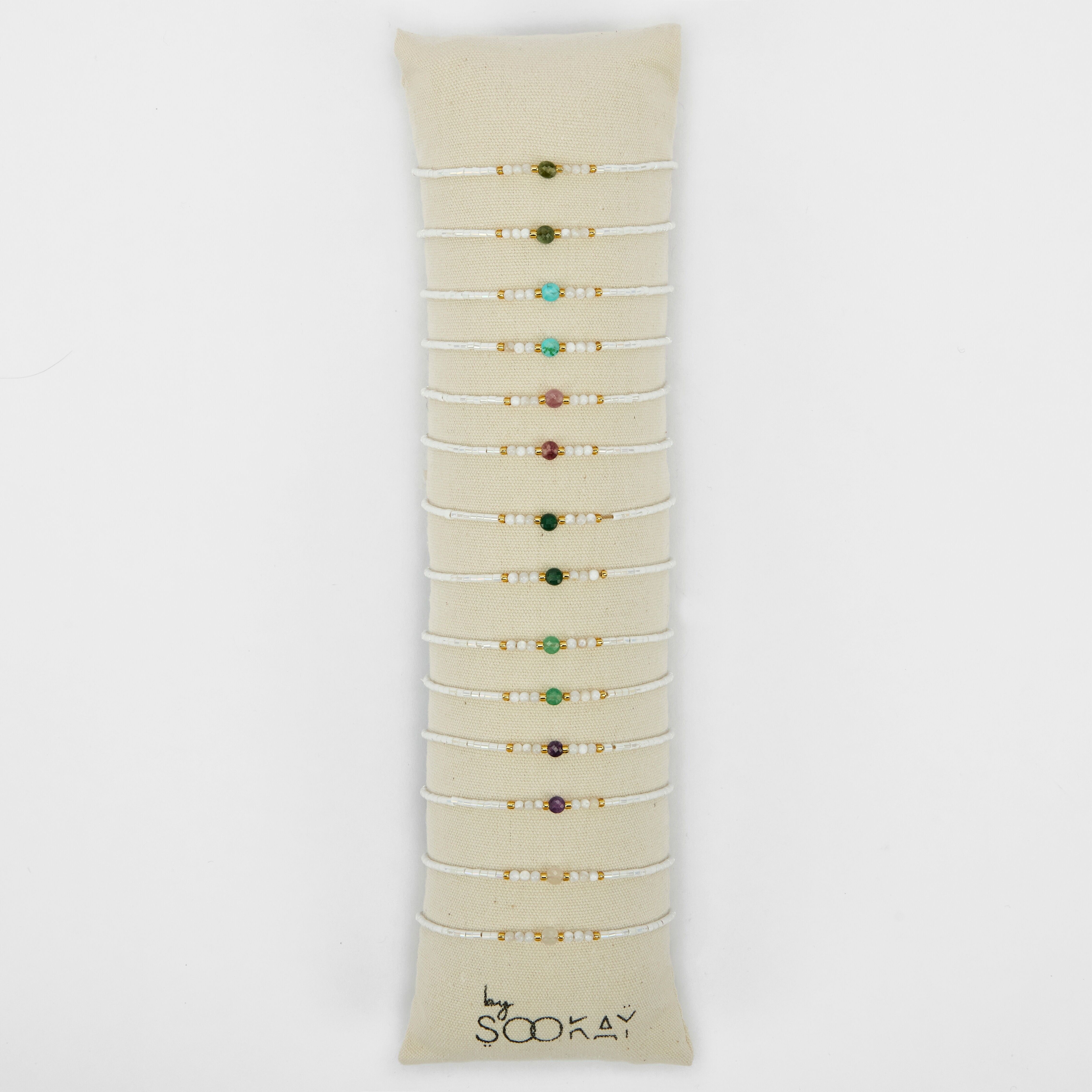 Handgefertigte flache Steinarmbänder