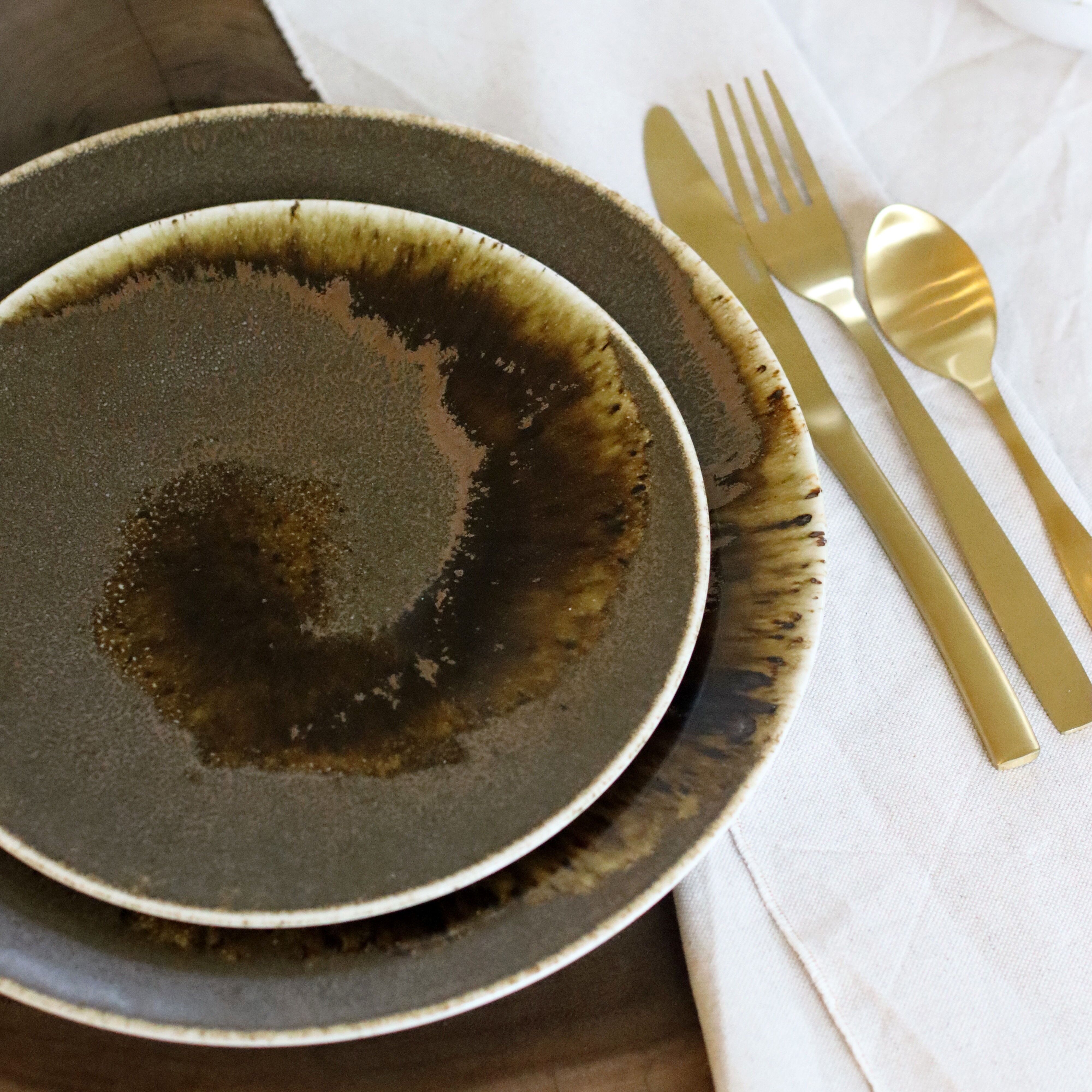 Piatto da dessert Saturno 21cm in porcellana marrone