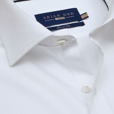 Chemise en satin blanc facile d'entretien