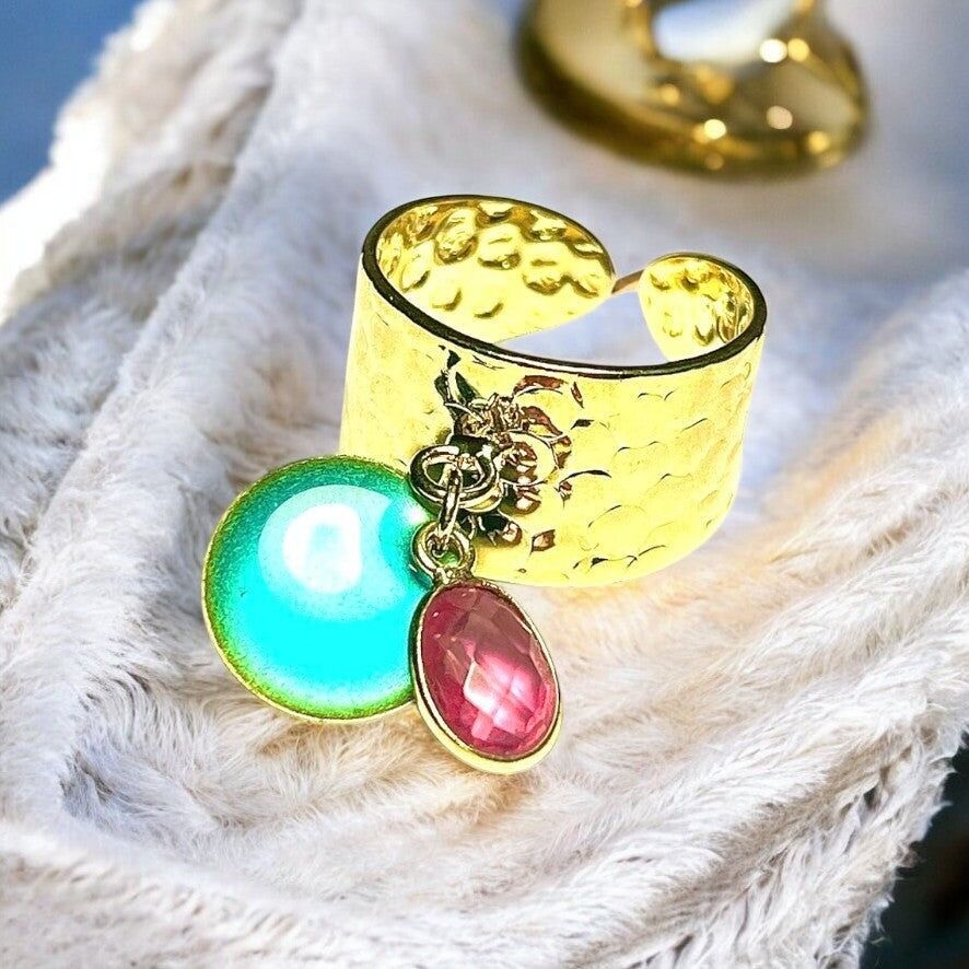 Prezioso anello "SOLENE" placcato oro con pietra tormalina rosa e paillettes smaltate