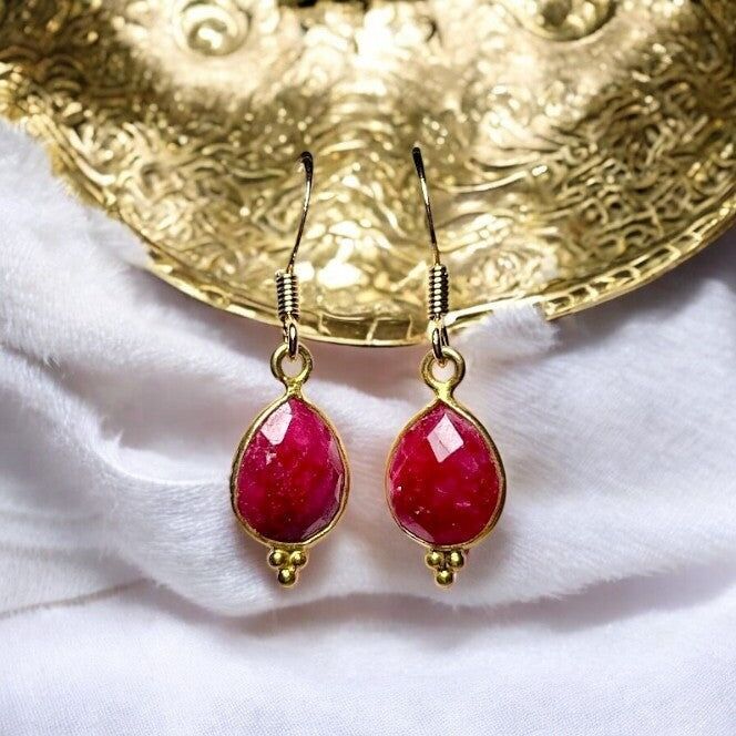 Orecchini "BALTIMORE" dorati in oro zecchino Rubino grezzo