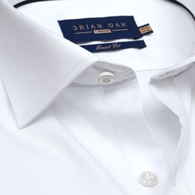 Camicia formale bianca autotesturizzata