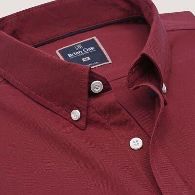 Camisa de manga larga con cuello abotonado color granate