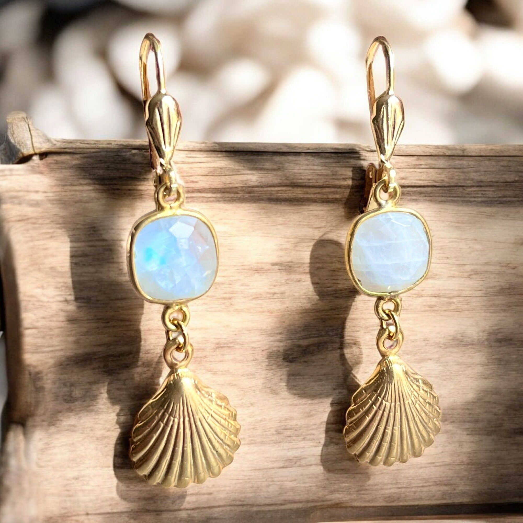 Orecchini “COLETTE” in oro fino e pietra di luna