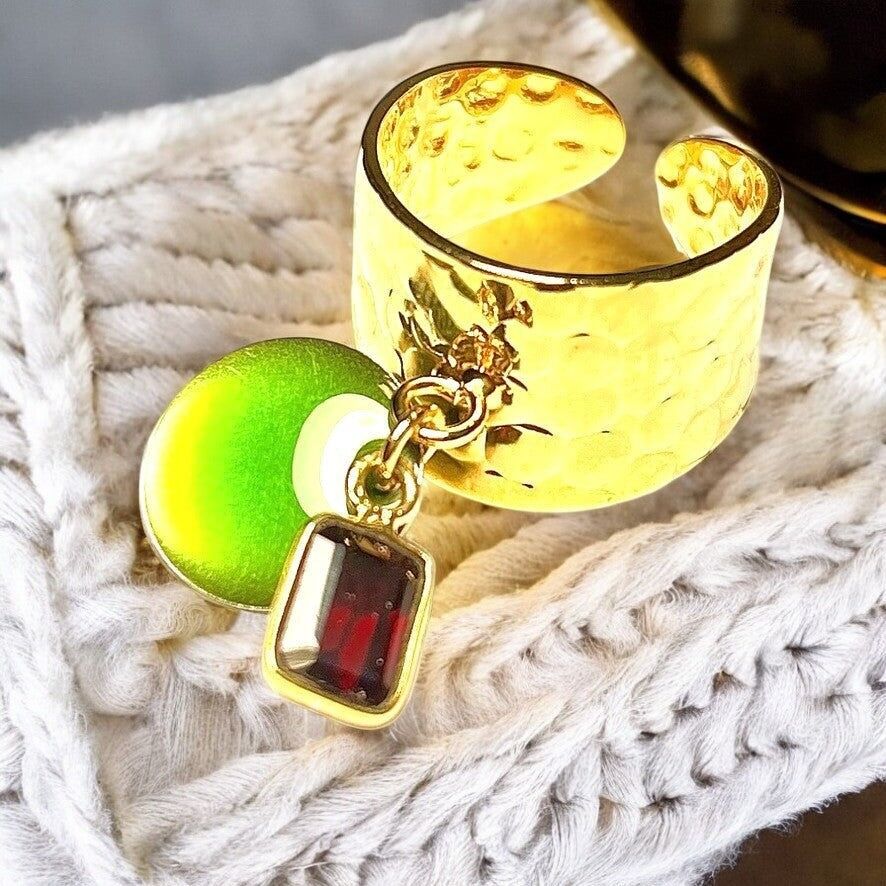 Anello "MELISSA" in oro fino con pietra granato e paillettes smaltate