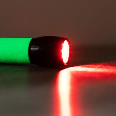Lampe torche LED rouge vif avec poignée en caoutchouc phosphorescente