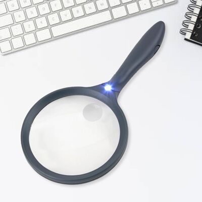 Loupe éclairée, grossissement 2x avec lentille spot 4x