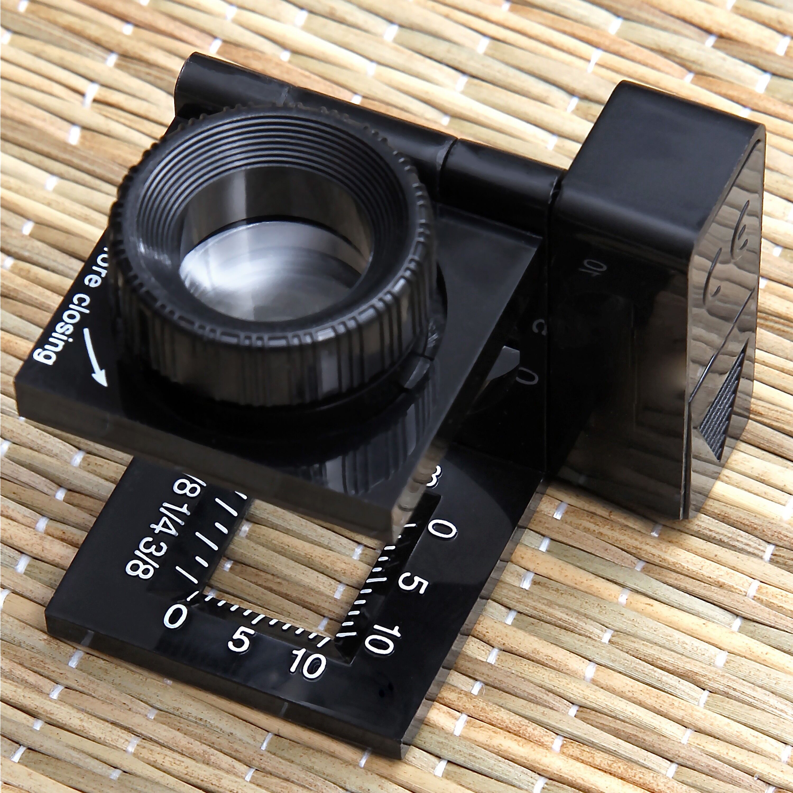 LinenTest Folding LED Loupe Magnifier with Measurements