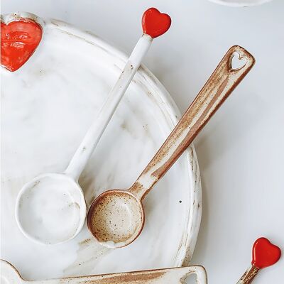 Cucchiaio in gres fatto a mano con cuore rosso