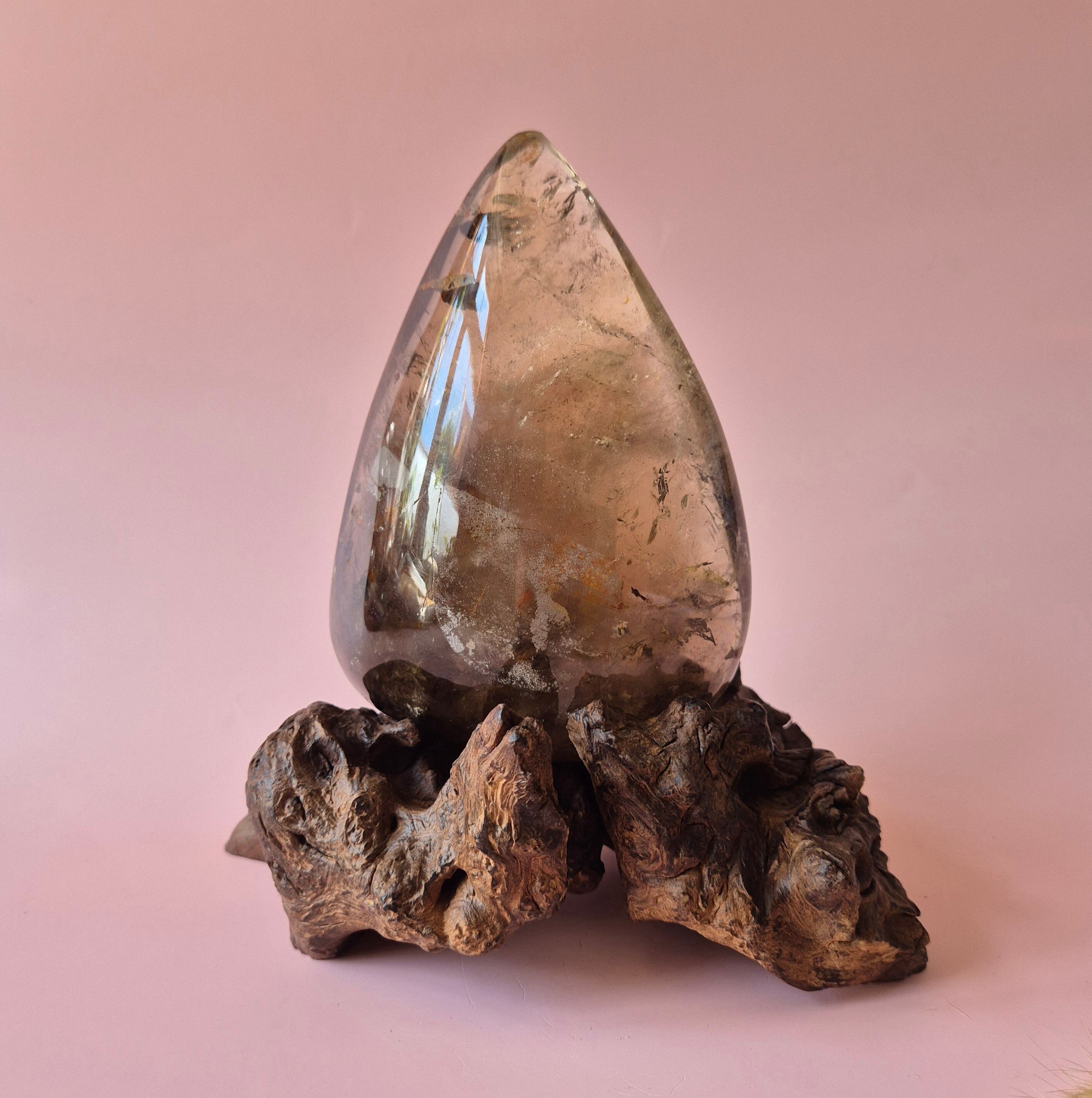 Quartz fumé XXL forme libre sur support en bois naturel – 968 g | Qualité supérieure