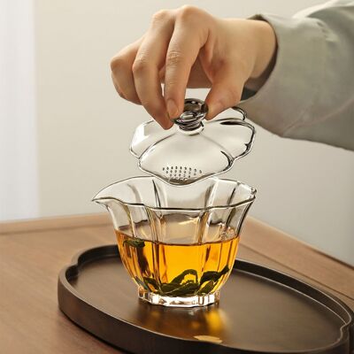 Gaiwan de cristal con elegante diseño de loto.