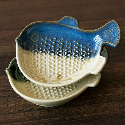 Fish-shaped mortar plate