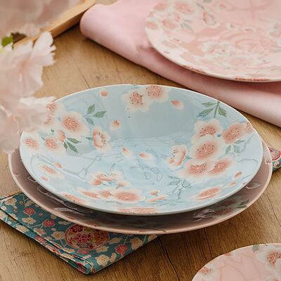 Plate with romantic sakura pattern