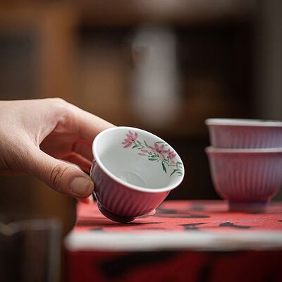 Tasse en porcelaine avec motif magnolia