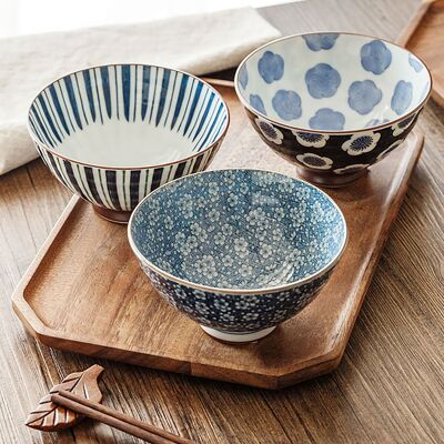 Minoyaki bowl with handcrafted design