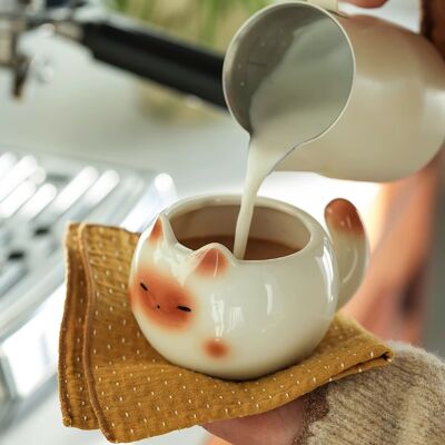 Tazza in ceramica a forma di gatto
