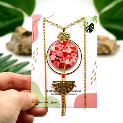 Collar de estilo japonés – Acero inoxidable y resina – Flores de cerezo rojas