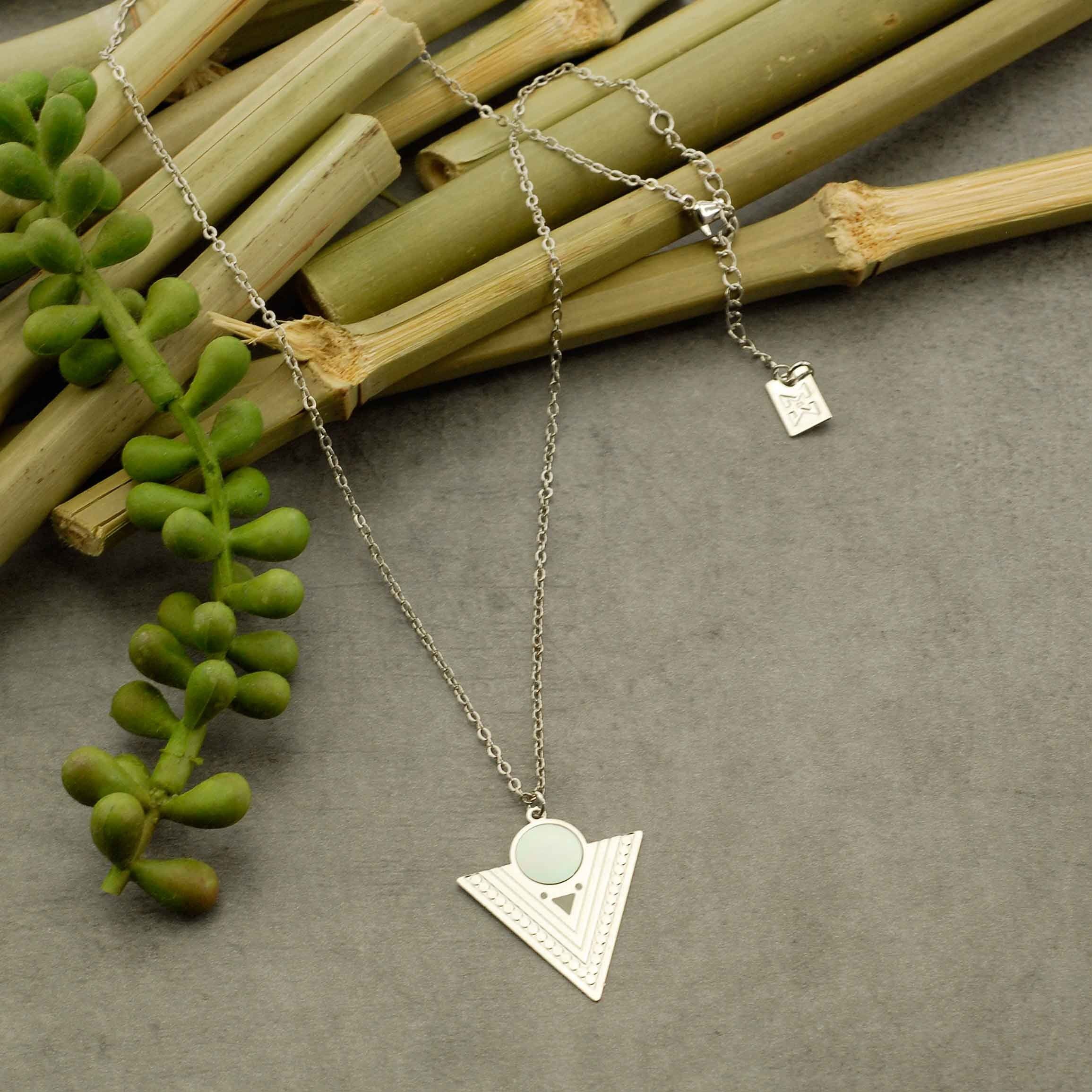 Collana in ottone e madreperla