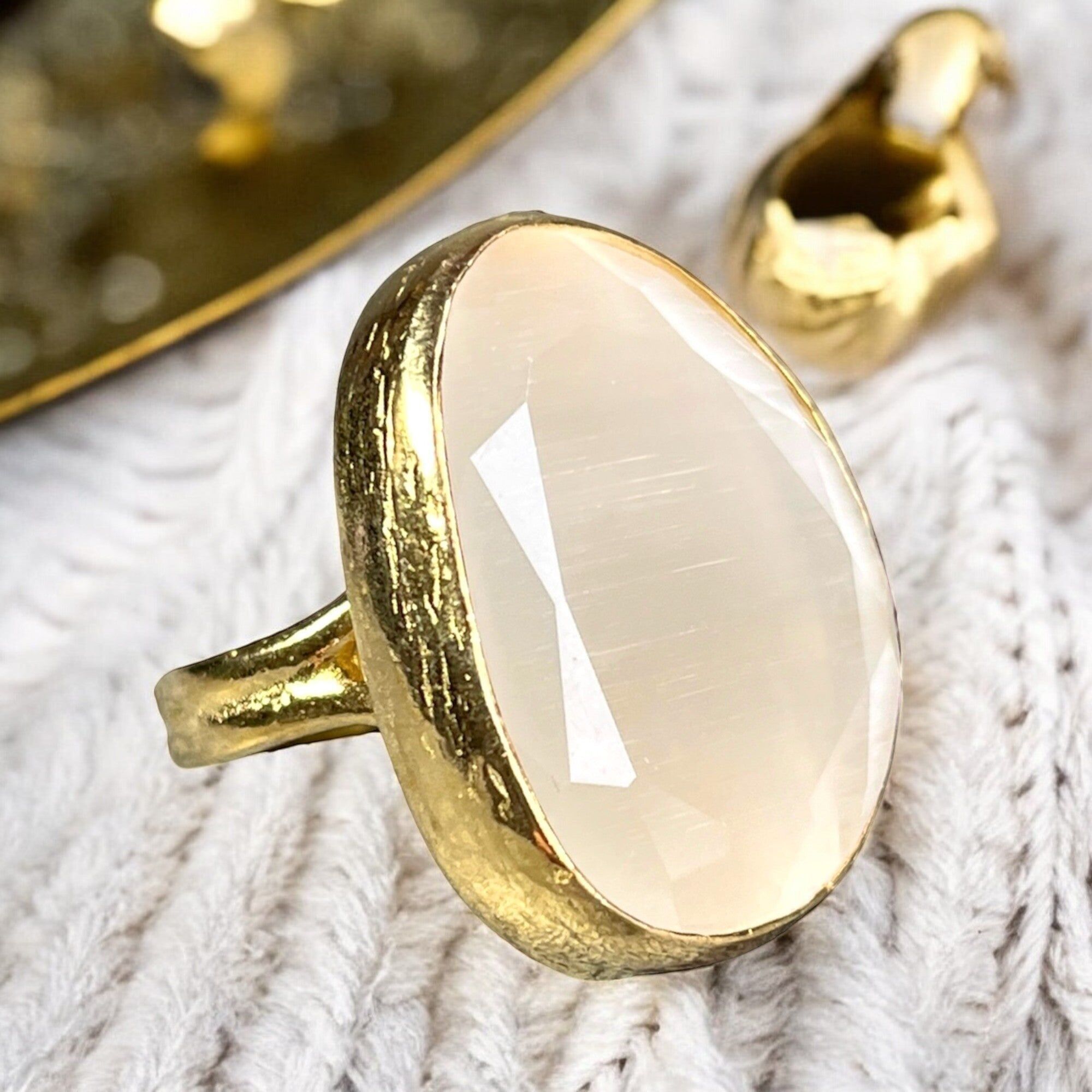 Anello "ZOELIE", pietra di agata bianca naturale, placcato oro fino