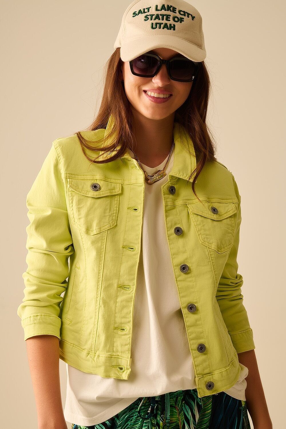 Giacca elasticizzata in denim basic con tasche color lime