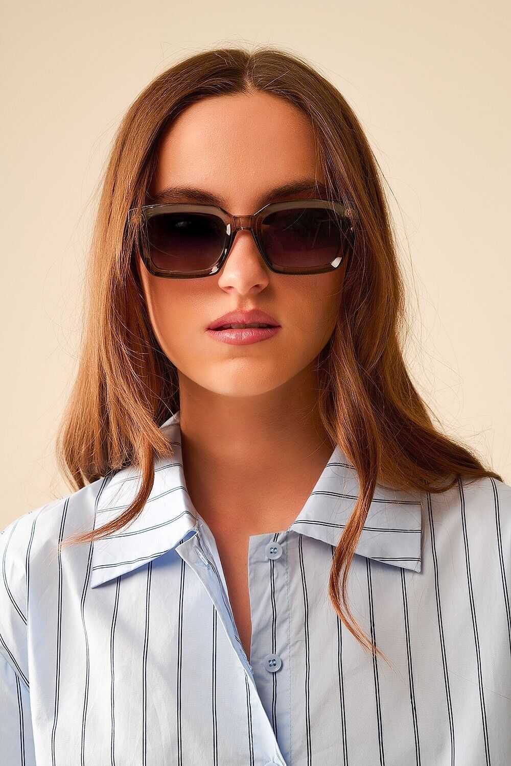 Occhiali da sole con montatura quadrata spessa, stile retrò, in grigio