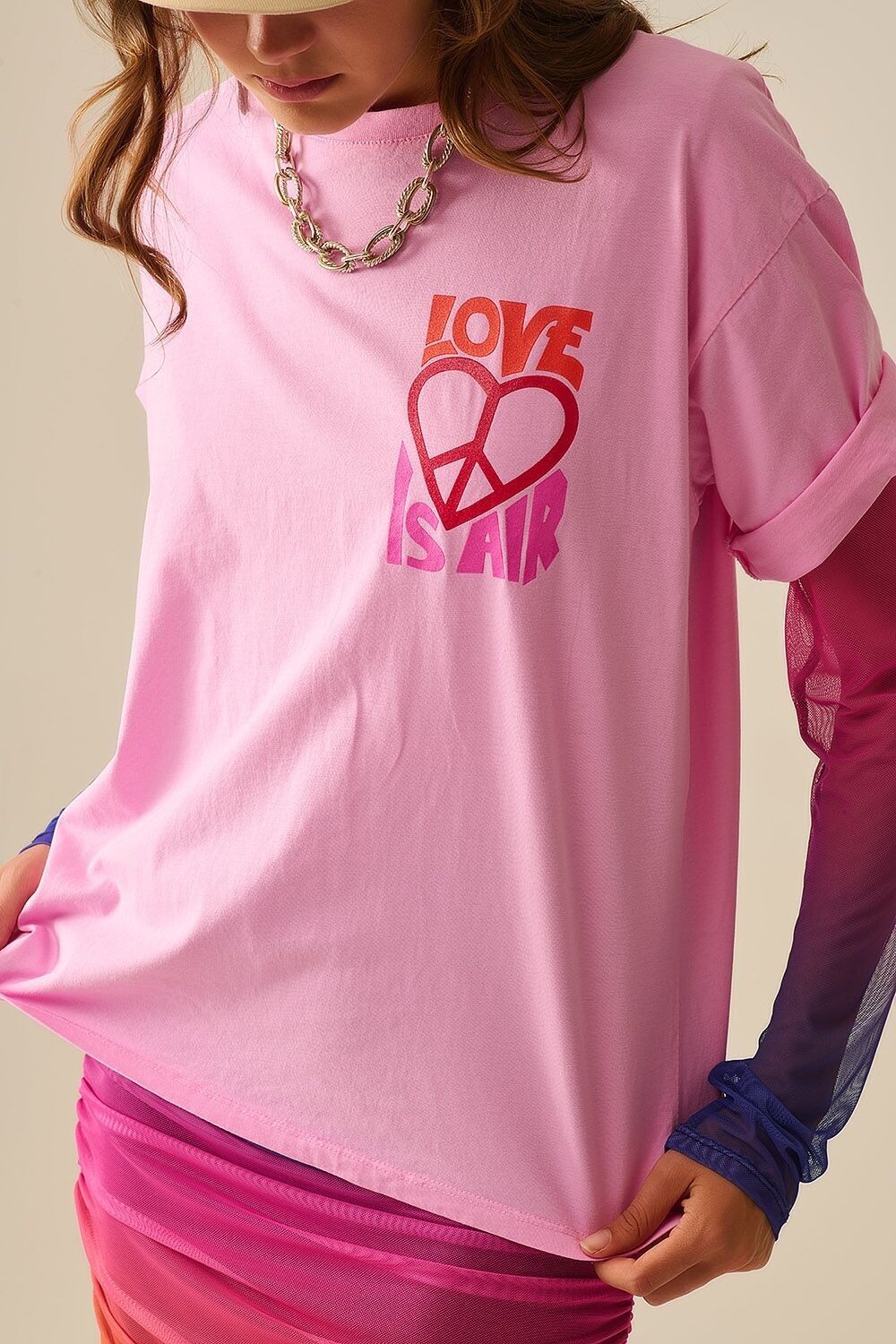 Maglietta rosa con il logo Love is Air e Heart with Peace