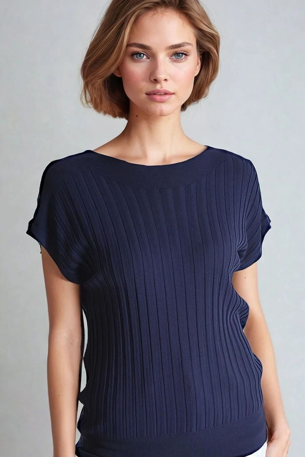 Marineblauer Feinripp-Strickpullover mit U-Boot-Ausschnitt