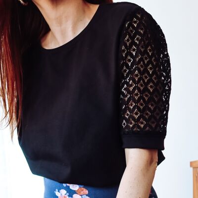 Camiseta de algodón con mangas de encaje negro