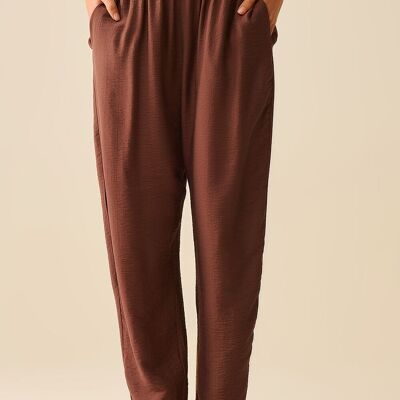 Pantaloni estivi con elastico in vita e tasche in marrone