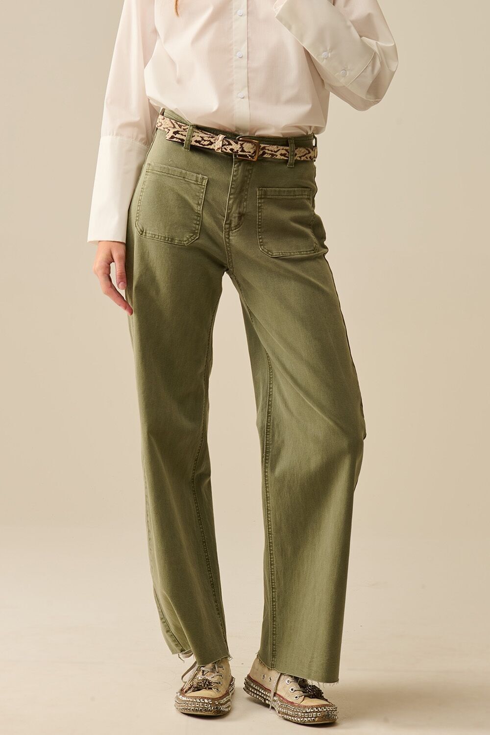 wide leg pants with front pockets in Khaki