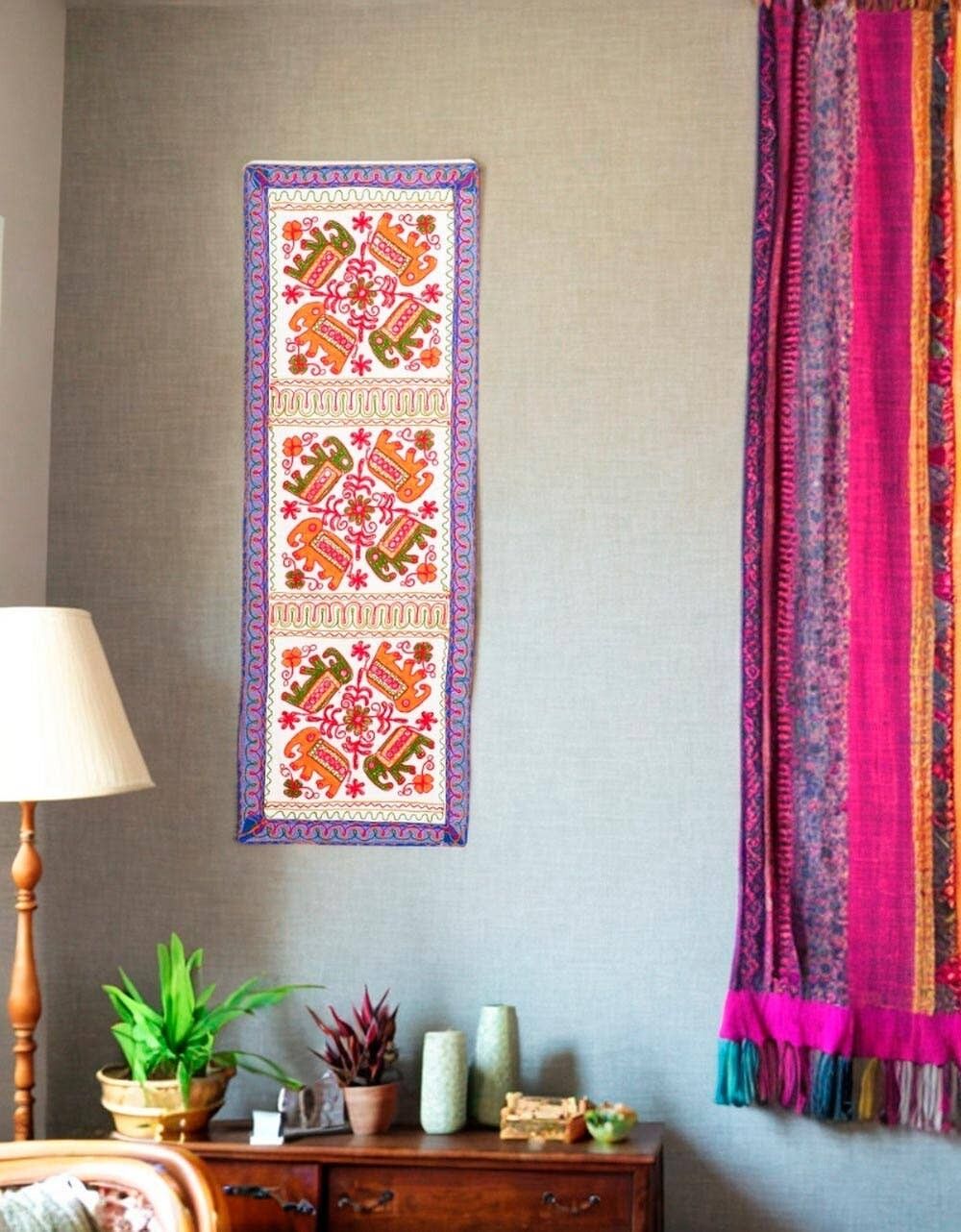 Arazzo rettangolare con elefanti ricamati a mano in un cerchio