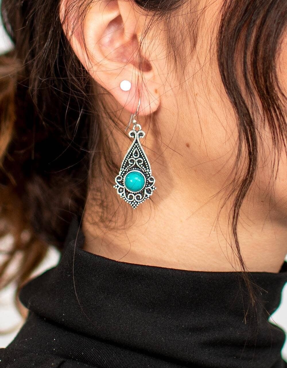 Orecchini in ottone intagliati a mano con pietra minerale