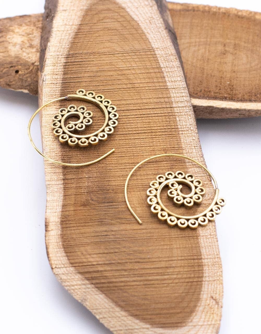 Orecchini circolari dorati