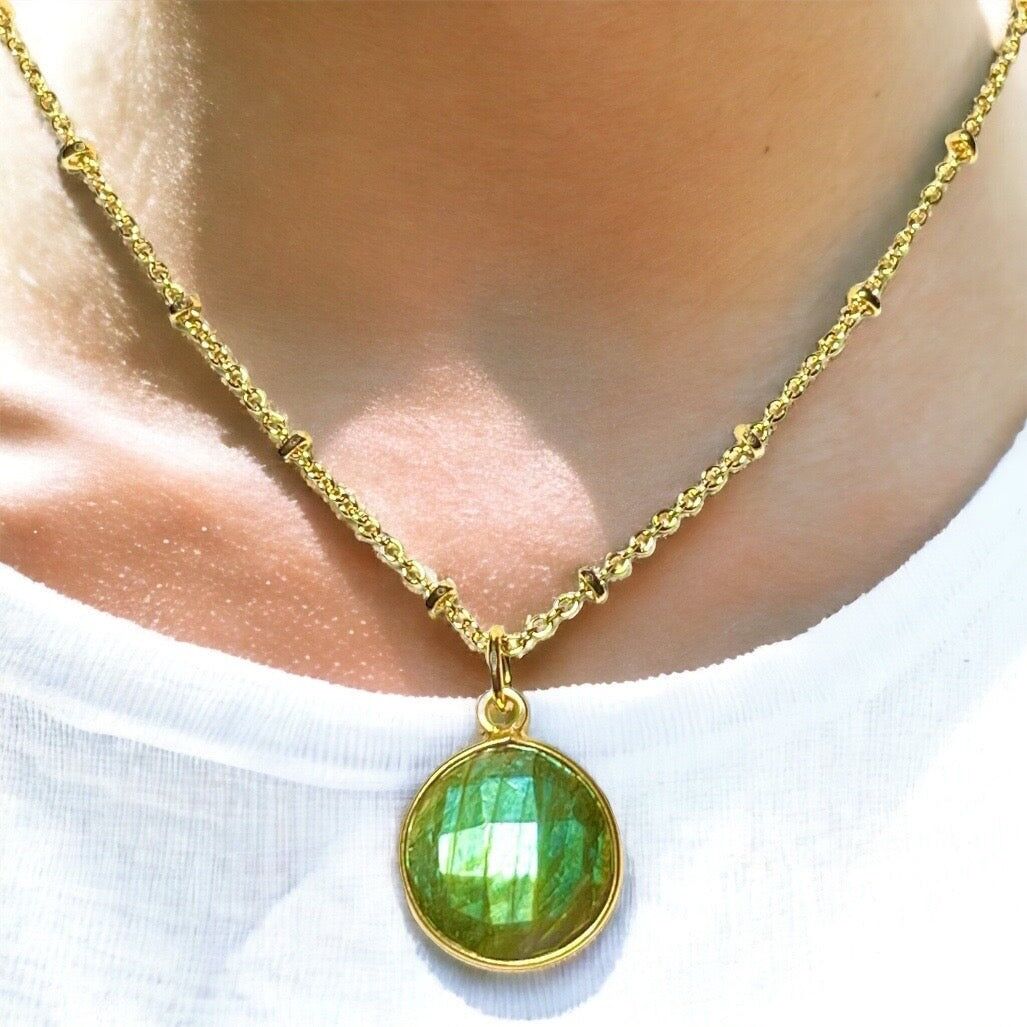 Ciondolo "DOLORES" in pietra Labradorite placcata oro fino