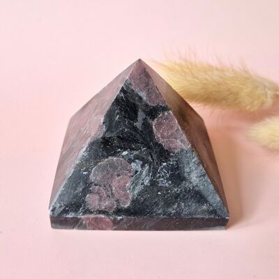 Pirámide de Granate Piedra Preciosa – 6x6 cm | Vitalidad y pasión