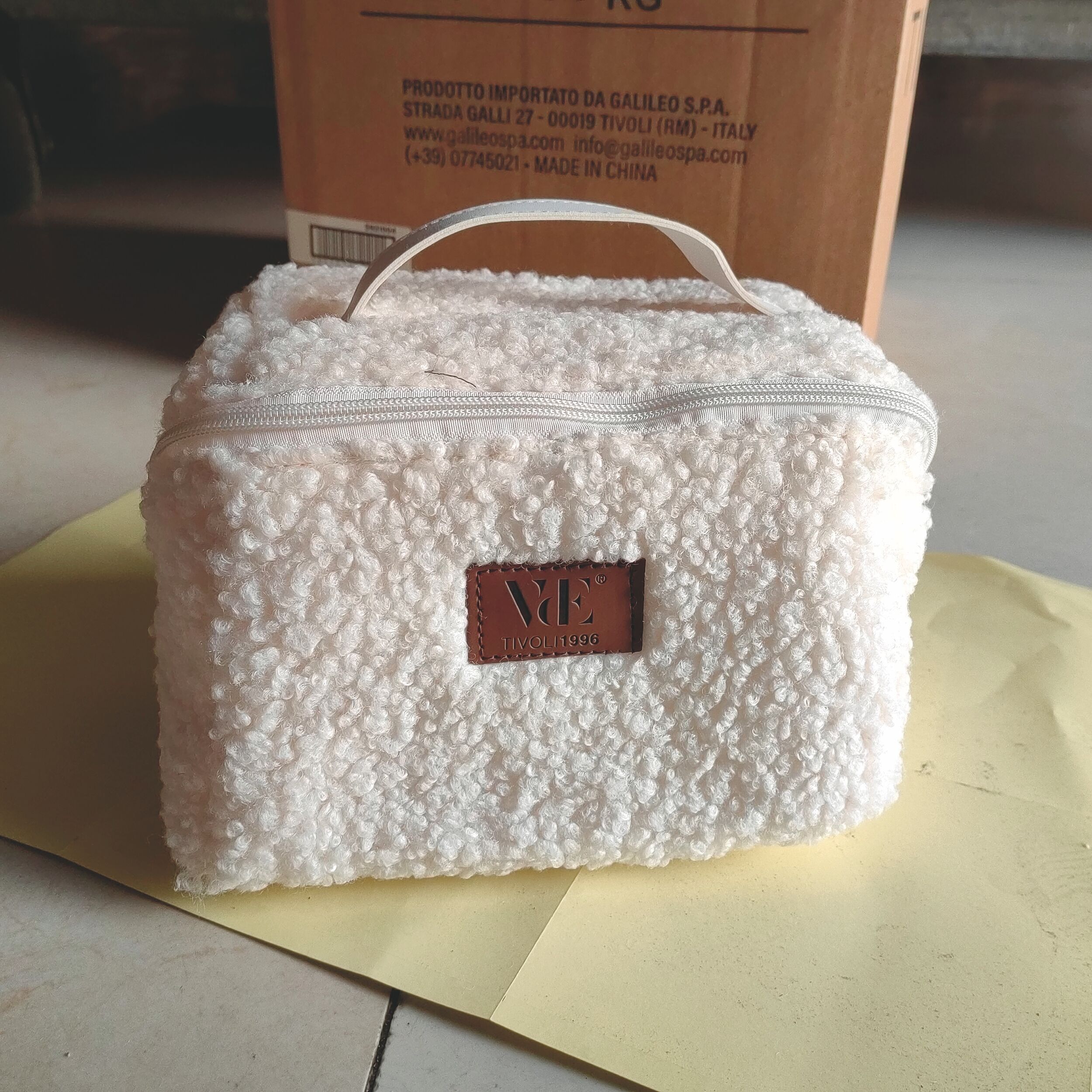 Trousse de toilette Teddy blanche en sherpa doux, Les Petites
